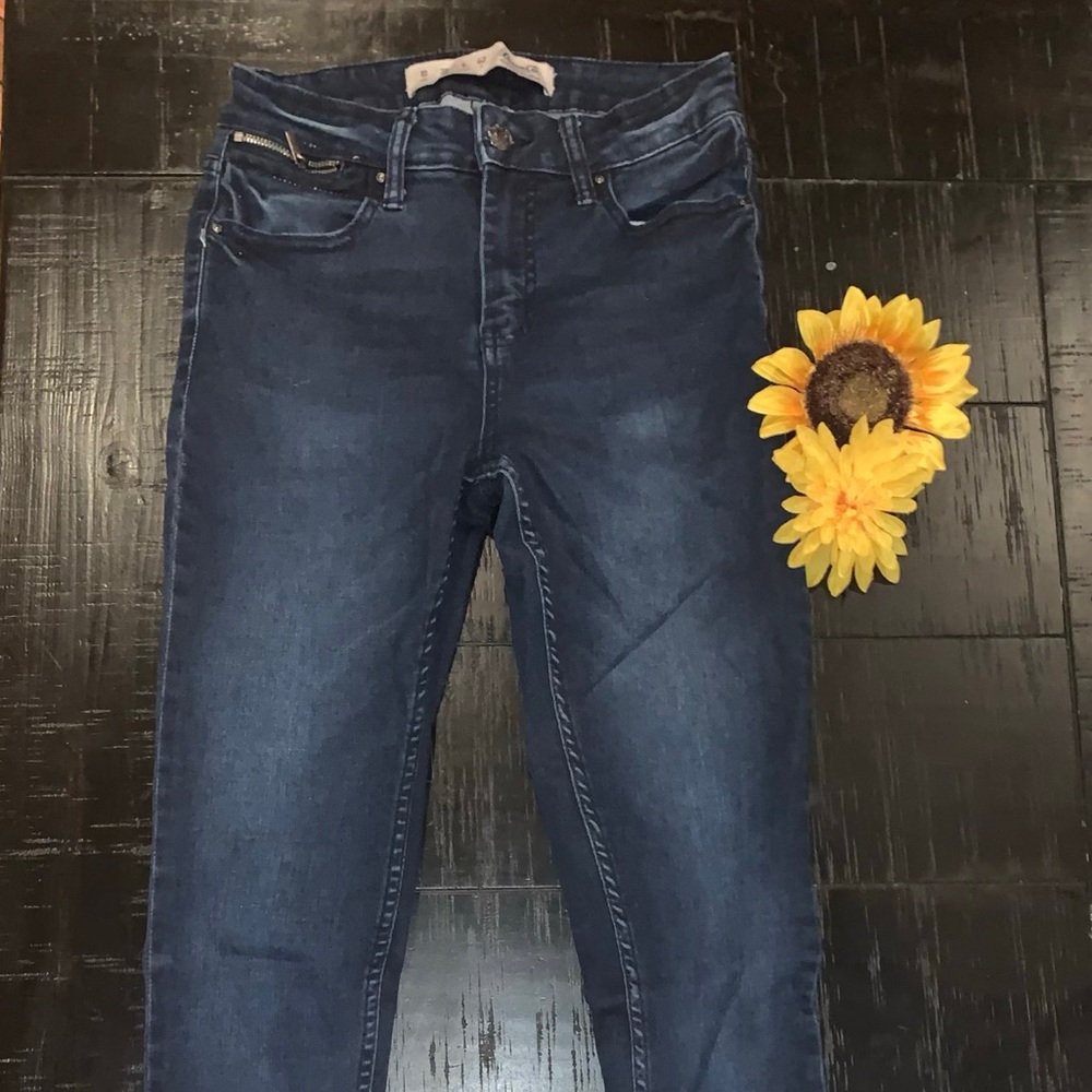 Distressed skinny jeans